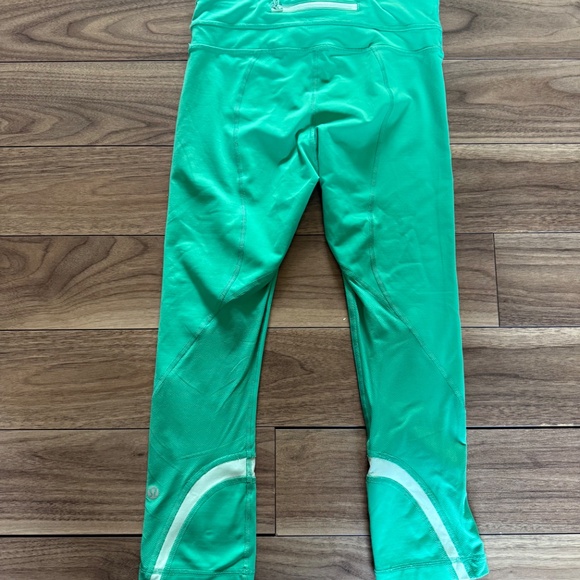 Lululemon Run: Inspire Crop II | Very Green / Fresh Teal | Size 4 - Picture 7 of 10